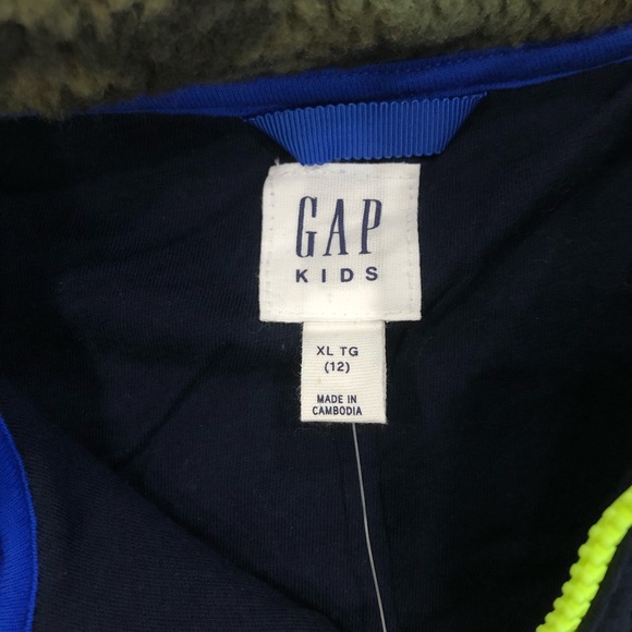 GAP Boys Camo Zipup Sweater - Picture 2 of 2